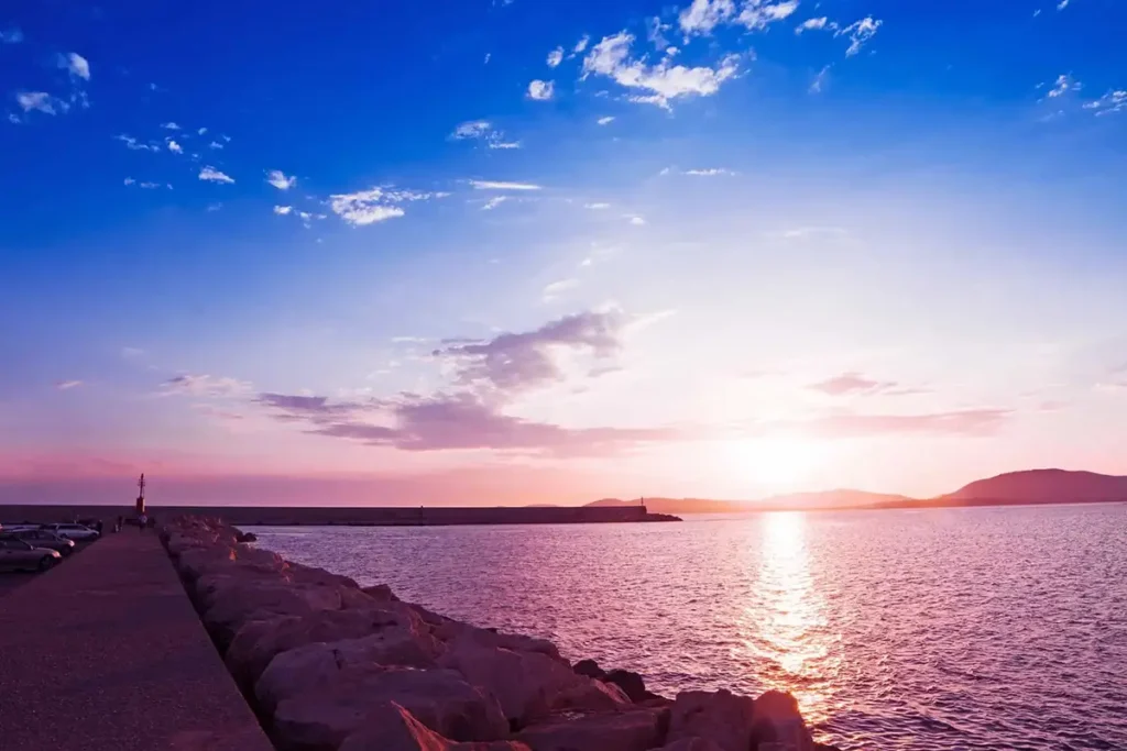 Sunset image illustrating coping strategies and support for dealing with grief effectively