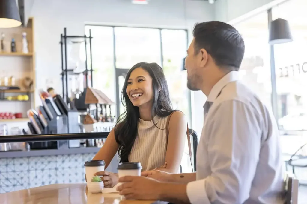 Two people on a date, illustrating strategies to manage stress and anxiety in dating